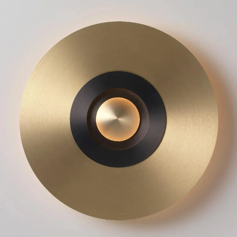 Track lighting with integrated LED driversTrack lighting for accentuating artworksEarth Sober Wall / Ceiling Light