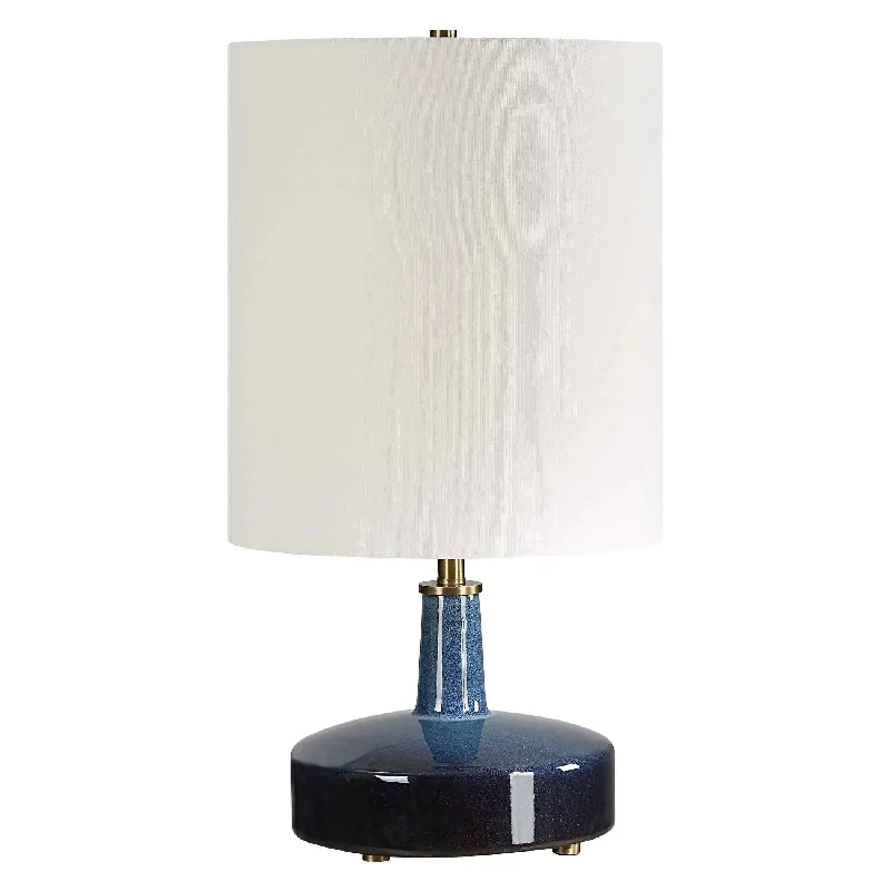 Track lighting for task lighting in workshopsTrack lighting with a minimalist track designAbyss Table Lamp Track lighting for task lighting in workshopsTrack lighting with a minimalist track designAbyss Table Lamp